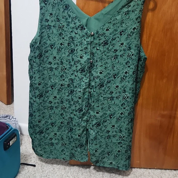 Top - Picture 2 of 3